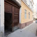 Charming & Authentic Vienna Flat - Central Located